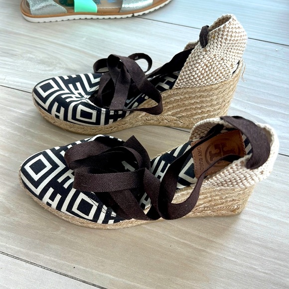 Wedge. Tory Birch. Brown and cream. Never been worn. Size 6.5. - Picture 1 of 6